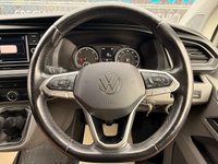 USED 2021 21 VOLKSWAGEN TRANSPORTER 2.0 TDI T28 HIGHLINE PANEL VAN 5DR DIESEL MANUAL FWD SWB EURO 6 (S/S) (110 PS) NAV NO VAT - LOW MILEAGE - FULL SERVICE HISTORY - JUST BEEN SERVICED  - 2 KEYS - HPI CHECK ALL CLEAR  - ULEZ / CAZ / LEZ / COMPLIANT - EURO 6 - METTALIC WHITE PAINTWORK - ADDITIONAL VW LEATHER SEAT COVERS INCLUDED - SAT NAV - APPLE CAR PLAY - ANDROID AUTO - AUTO LIGHTS - AUTO WIPERS - CRUISE CONTROL - AIR CON - RADAR SENSOR - ALLOYS - DAB - BLUETOOTH - PARKING SENSORS ALL ROUND - FINANCE AVAILABLE - ZERO DEPOSIT OFFERS - ALL VANS/CARS WELCOME IN PART-EXCHANGE, ANY AGE, ANY MILEAGE, ANY CONDITION