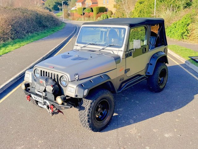2000 W Jeep Wrangler 4.0 Sport 4x4 // Soft top // Manual (302 g/km, 174 bhp) // px swap