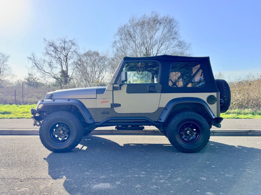 USED 2000 W JEEP WRANGLER 4.0 Sport 4x4 // Soft top // Manual (302 g/km, 174 bhp) // px swap 