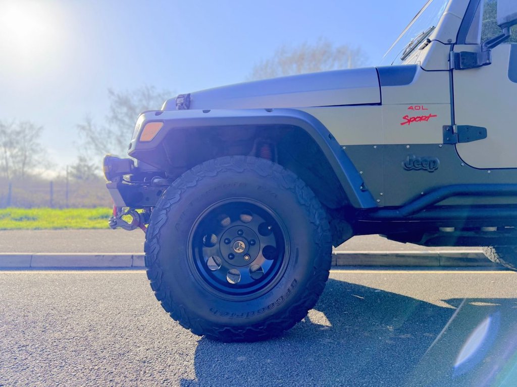 USED 2000 W JEEP WRANGLER 4.0 Sport 4x4 // Soft top // Manual (302 g/km, 174 bhp) // px swap 