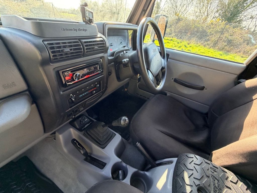 USED 2000 W JEEP WRANGLER 4.0 Sport 4x4 // Soft top // Manual (302 g/km, 174 bhp) // px swap 