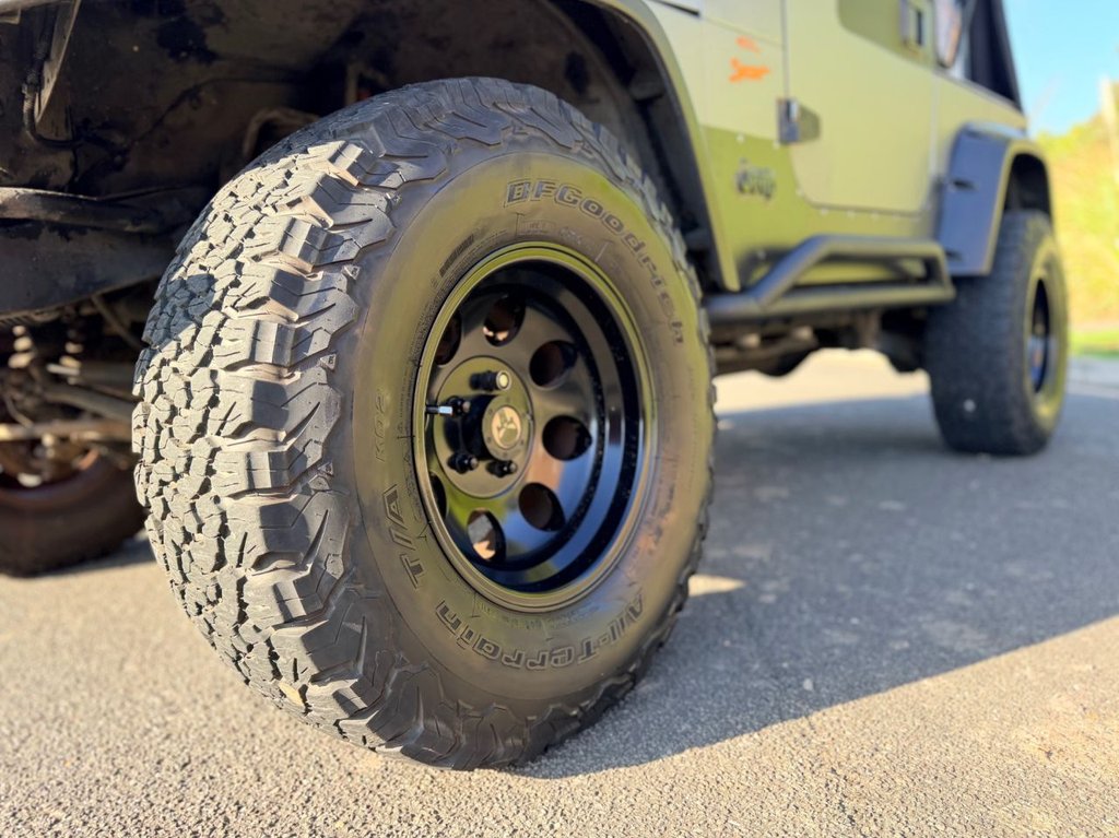 USED 2000 W JEEP WRANGLER 4.0 Sport 4x4 // Soft top // Manual (302 g/km, 174 bhp) // px swap 