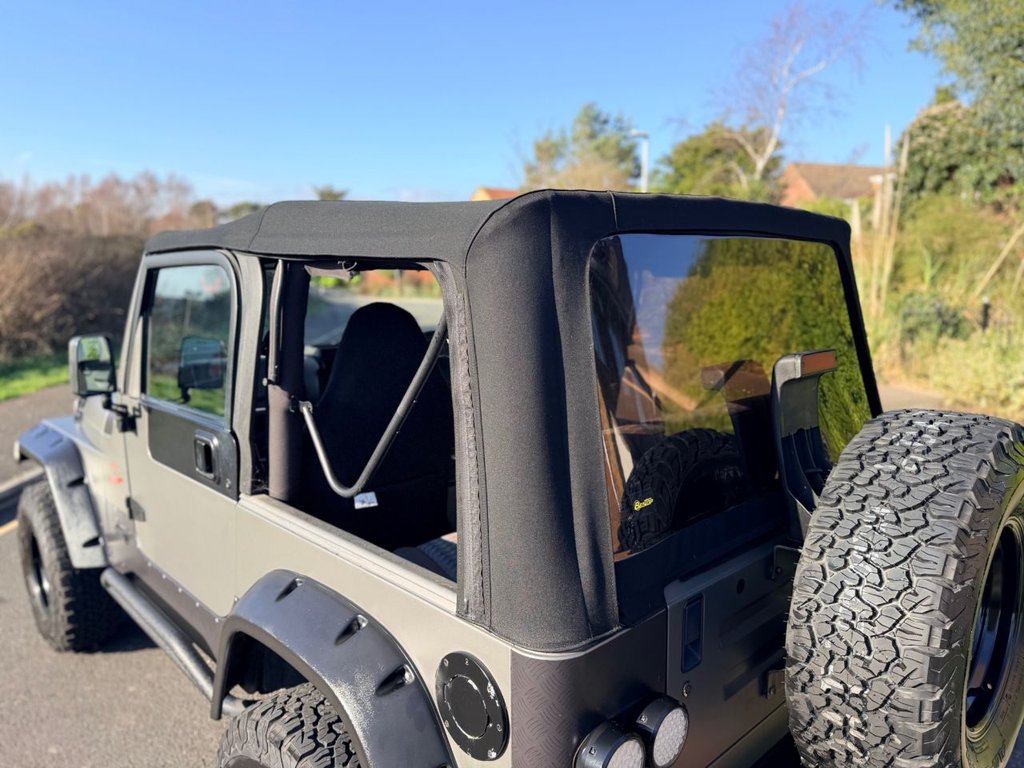 USED 2000 W JEEP WRANGLER 4.0 Sport 4x4 // Soft top // Manual (302 g/km, 174 bhp) // px swap 