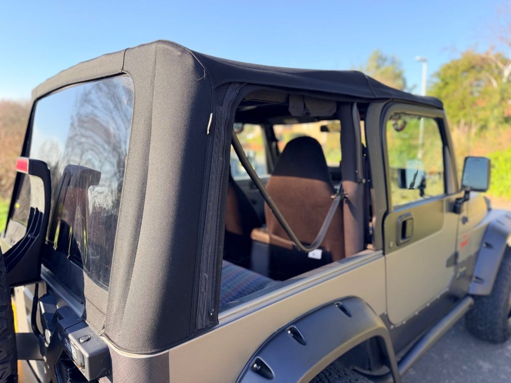 USED 2000 W JEEP WRANGLER 4.0 Sport 4x4 // Soft top // Manual (302 g/km, 174 bhp) // px swap 