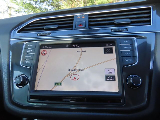 2017 VOLKSWAGEN TIGUAN - Photo 10