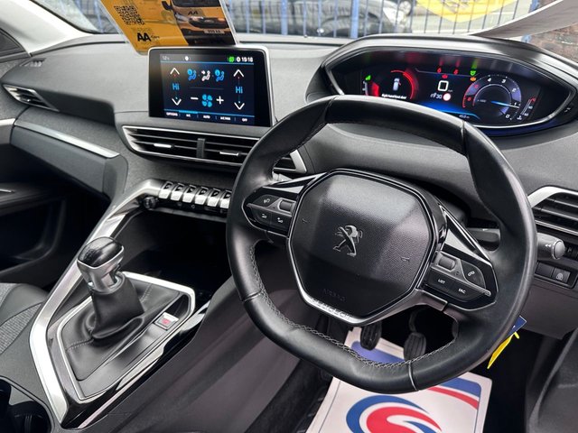 2018 PEUGEOT 3008 - Photo 12