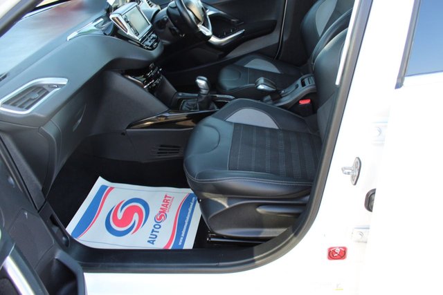 2017 PEUGEOT 2008 2017 1.2 PureTech Allure 2017,Glass Roof,Bluetooth,DAB,Cruise,64mpg,F.S.H,Ulez Compliant - Photo 9