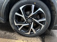 USED 2017 17 TOYOTA C-HR 1.8 VVT-h Dynamic SUV 5dr Petrol Hybrid CVT Euro 6 (s/s) (122 ps) DAYTIME RUNNING LIGHTS+ PARKING SENSORS+ PRIVACY GLASS+ MULTIFUNCTIONAL STEARING WHEEL+ DUAL CLIMATE CONTROL+ CRUISE CONTROL+ KEYLESS+ AUTO HEADLIGHTS+ AUTO WIPERS+ FRONT HEATED SEATS+ DAB+ BLUETOOTH+ USB+ AUX+ SAT NAV+ REVERSING CAMERA+ SELF PARKING SYSTEM+ 18 INCH ALLOY WHEELS+