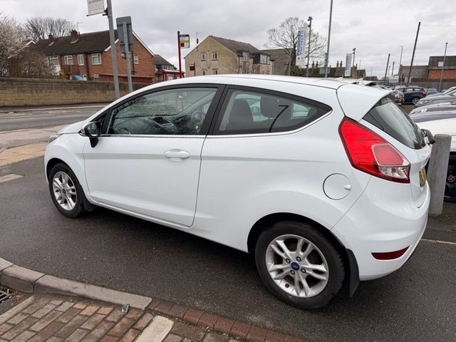 2015 Ford Fiesta 1.3L Zetec 3dr - Photo 5