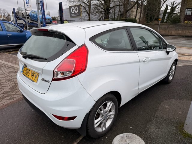 2015 Ford Fiesta 1.3L Zetec 3dr - Photo 7