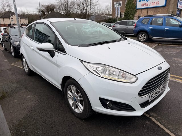 2015 Ford Fiesta 1.3L Zetec 3dr - Photo 3