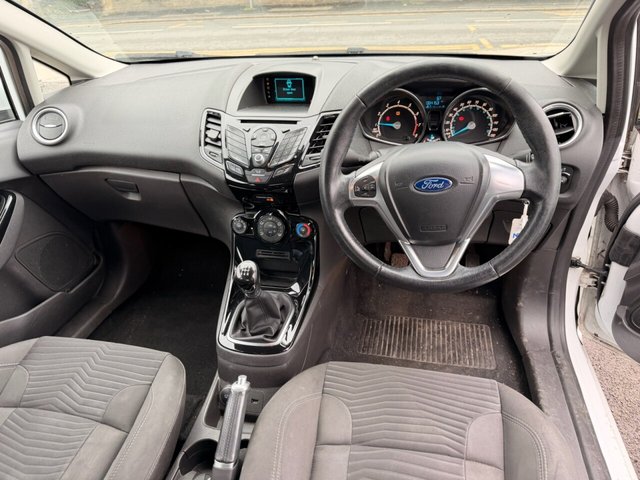 2015 Ford Fiesta 1.3L Zetec 3dr - Photo 4