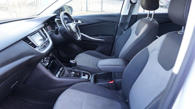 2018 VAUXHALL GRANDLAND X 1.5 Turbo D BlueInjection SE SUV 5dr Diesel Manual Euro 6 (s/s) (130 ps) - Photo 2