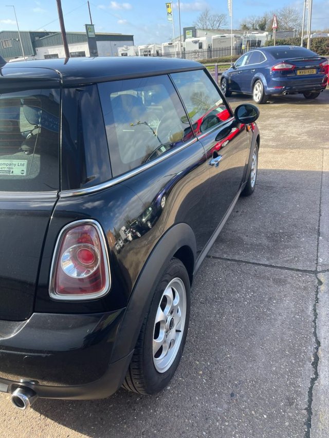 2013 MINI Hatch 1.6L Cooper D 3dr - Photo 4