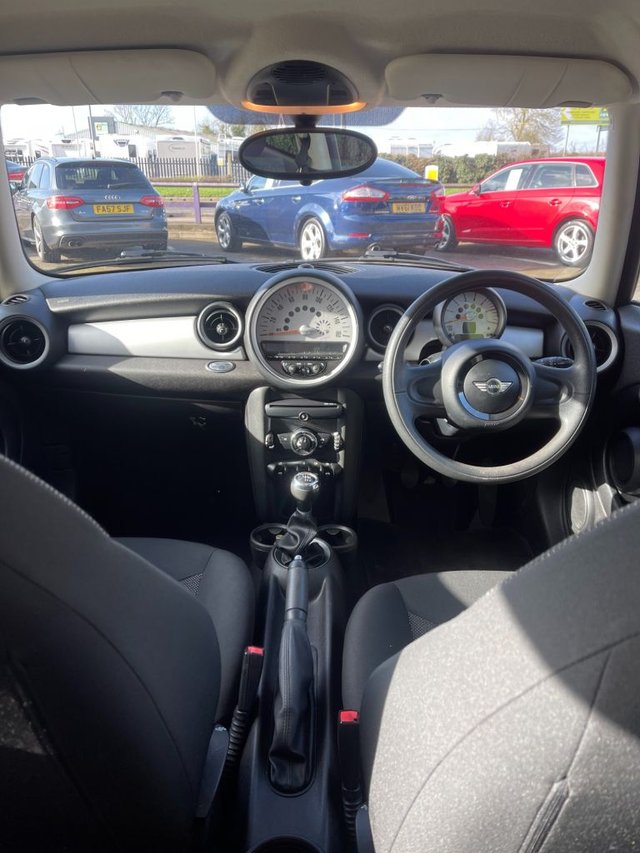2013 MINI Hatch 1.6L Cooper D 3dr - Photo 7
