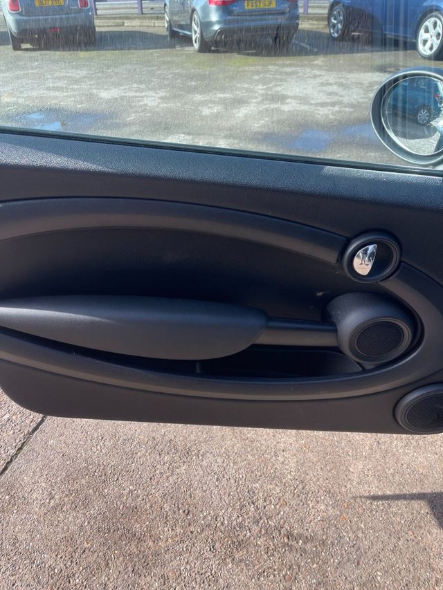 2013 MINI Hatch 1.6L Cooper D 3dr - Photo 9