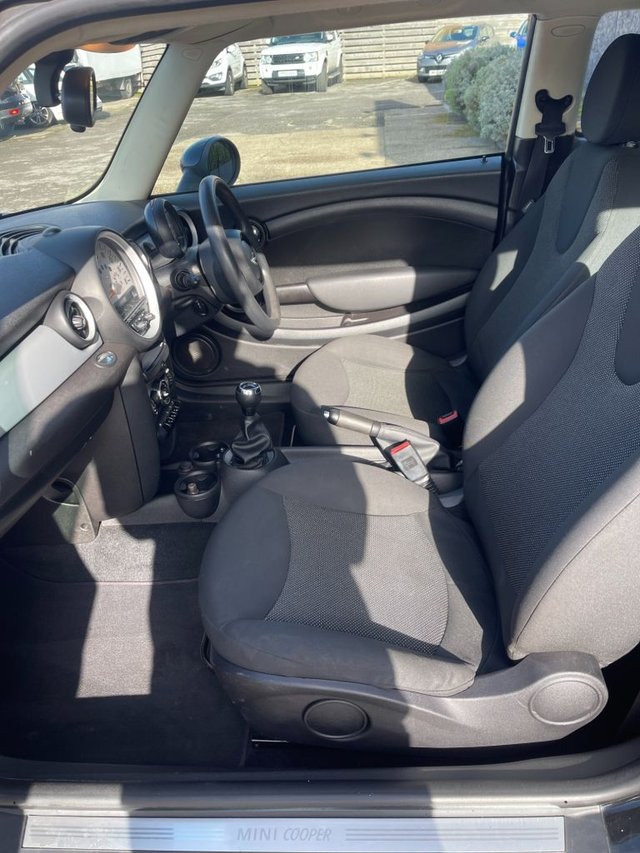 2013 MINI Hatch 1.6L Cooper D 3dr - Photo 10