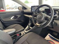 USED 2022 71 TOYOTA YARIS 1.5 VVT-h Design Hatchback 5dr Petrol Hybrid E-CVT Euro 6 (s/s) (116 ps) APPLE CARPLAY + TOP SPEC +
