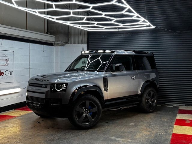 View our LAND ROVER DEFENDER 90