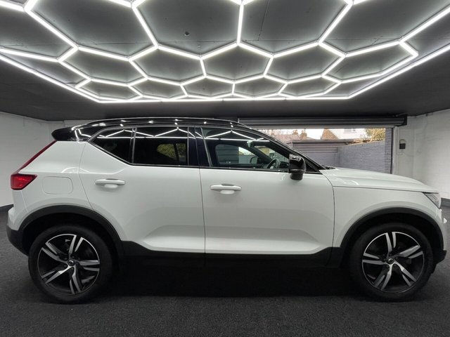 2021 Volvo Xc40 1.5L R-Design 5dr - Photo 3