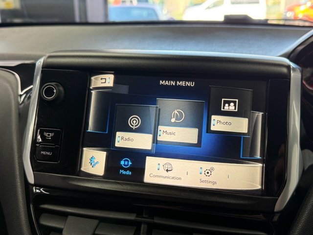 2013 PEUGEOT 208 - Photo 2