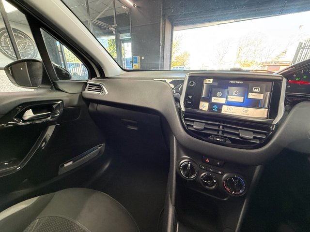 2013 PEUGEOT 208 - Photo 3