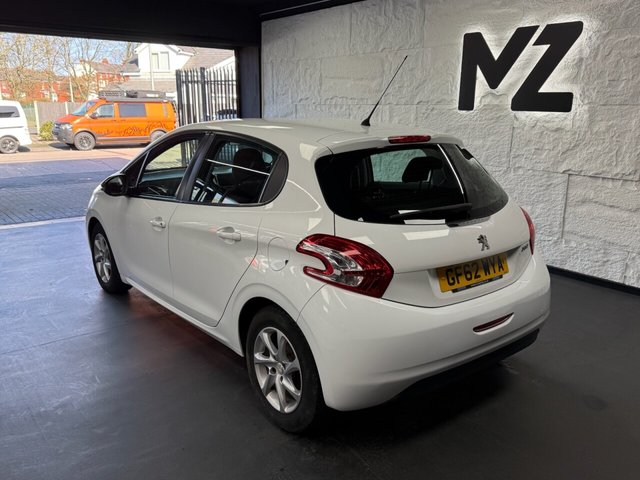 2013 PEUGEOT 208 - Photo 4