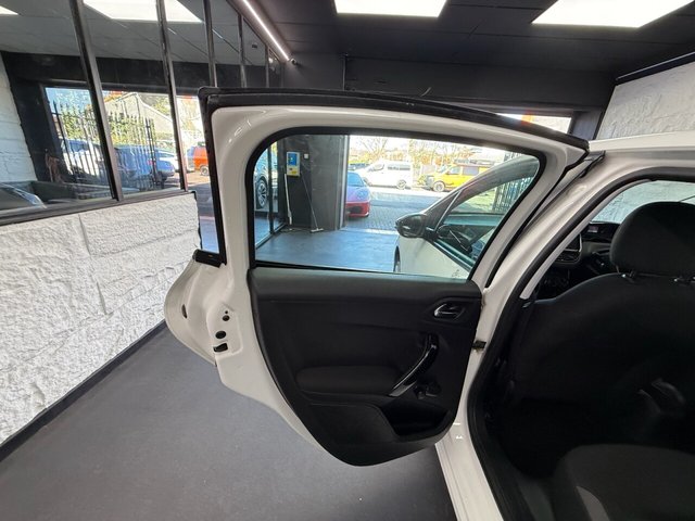 2013 PEUGEOT 208 - Photo 10