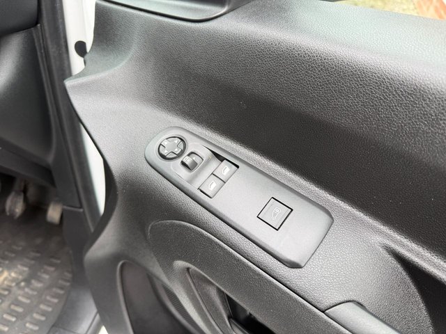 2019 PEUGEOT PARTNER - Photo 11