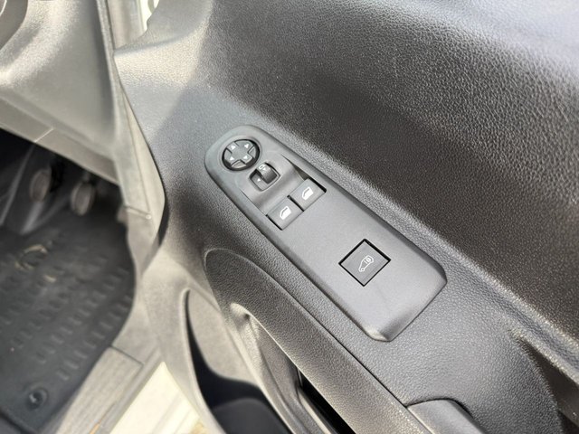 2021 PEUGEOT PARTNER - Photo 11