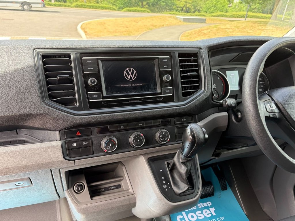 USED 2021 21 VOLKSWAGEN CRAFTER CR35 TRENDLINE BUSINESS 2.0TDI EU6 AUTO S/S FWD MWB HR 140ps *AIRCON*SENSORS*EL/PACK*APPLE CARPLAY* AUTO-EU6-MWB-A/C-E/PACK