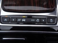 USED 2016 66 JAGUAR XF 2.0d Portfolio Saloon 4dr Diesel Auto Euro 6 (s/s) (180 ps)  FRONT & REAR PARK ASSIST WITH REVERSING CAMERA 