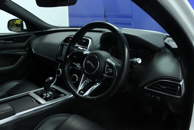 2020 JAGUAR XE - Photo 6