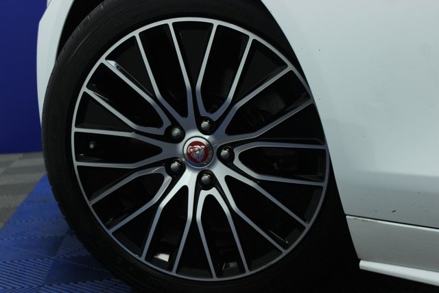 2020 JAGUAR XE - Photo 5