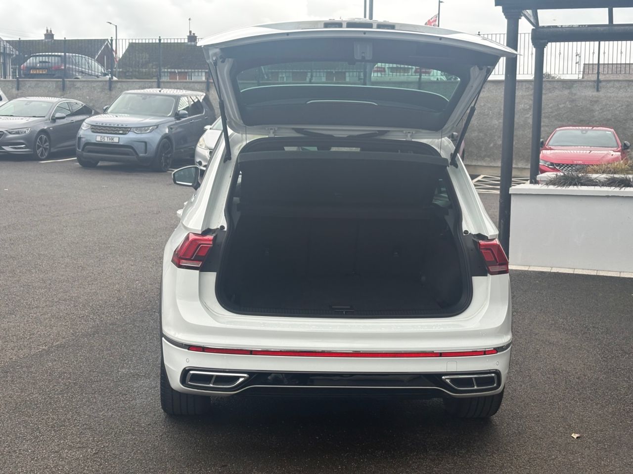 2020 VOLKSWAGEN TIGUAN 2.0 TDI R-Line SUV 5dr Diesel DSG Euro 6 (s/s) (150 ps) - vehicle photo 8 for sale on PureCar