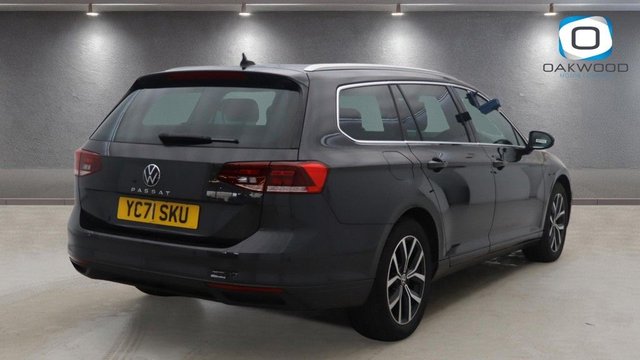 2021 Volkswagen Passat 2L Sel 5dr - Photo 4