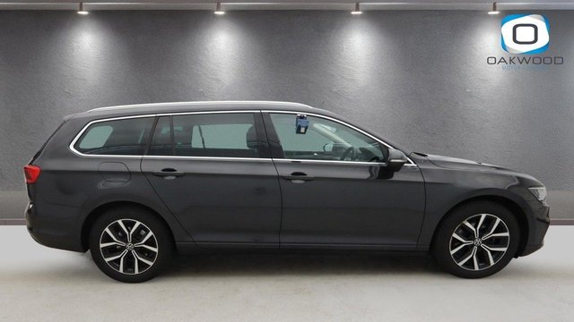2021 Volkswagen Passat 2L Sel 5dr - Photo 5