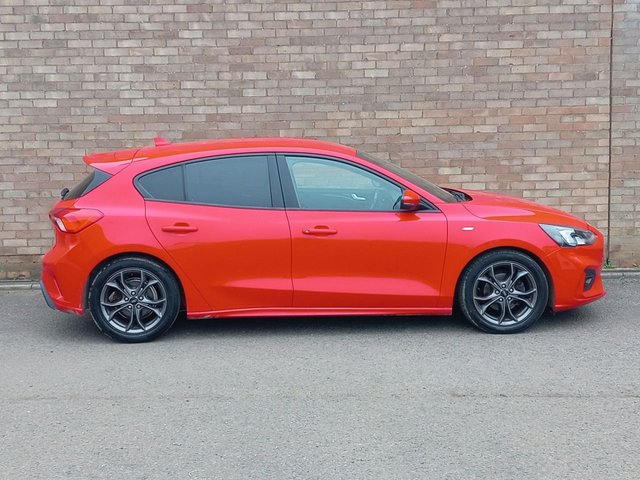 2019 Ford Focus 1L St-Line 5dr - Photo 2