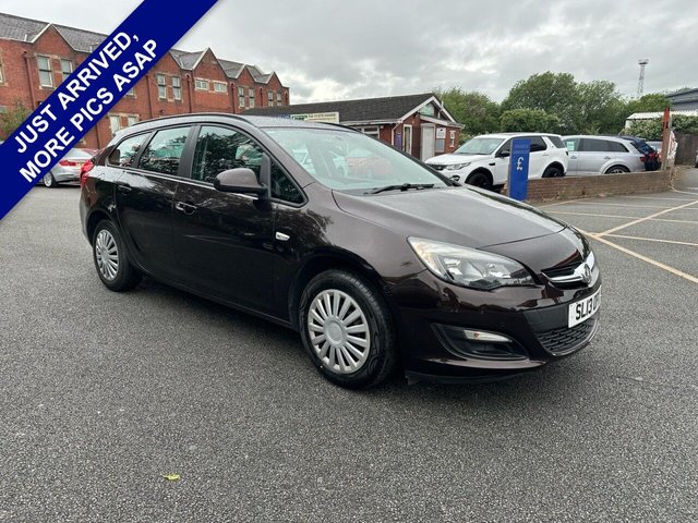 View our Vauxhall Astra 1.4 16V Exclusiv Sports Tourer 5dr Petrol Manual Euro 5 (100 ps)