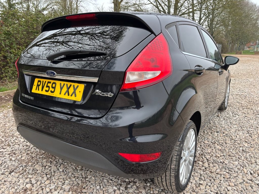 USED 2009 59 FORD FIESTA 1.4 Titanium Hatchback 5dr Petrol Automatic (154 g/km, 94 bhp) 