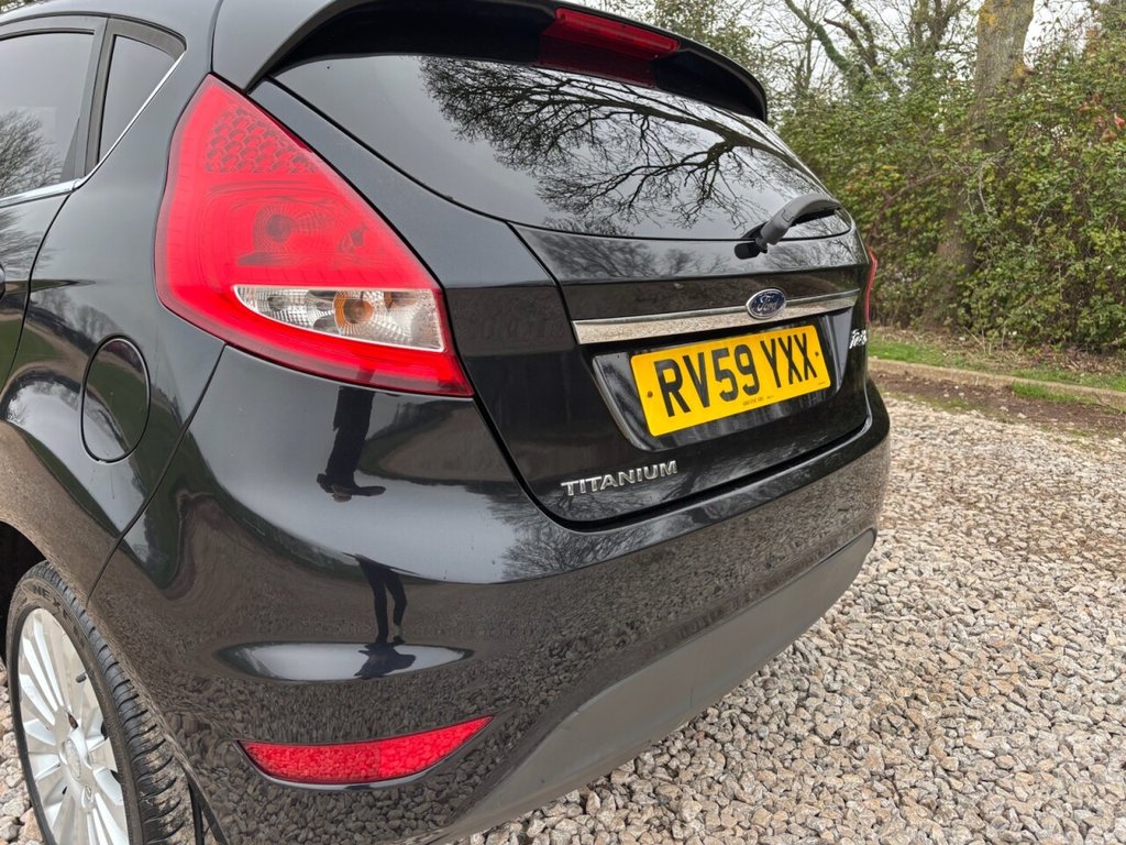 USED 2009 59 FORD FIESTA 1.4 Titanium Hatchback 5dr Petrol Automatic (154 g/km, 94 bhp) 