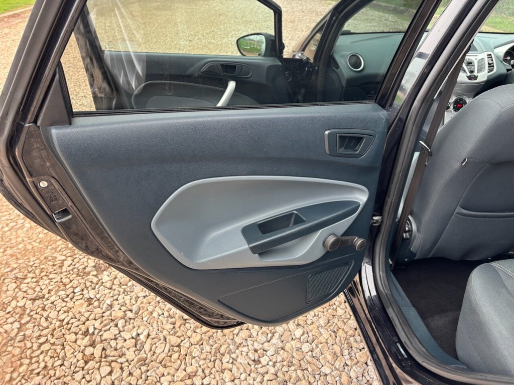 USED 2009 59 FORD FIESTA 1.4 Titanium Hatchback 5dr Petrol Automatic (154 g/km, 94 bhp) 