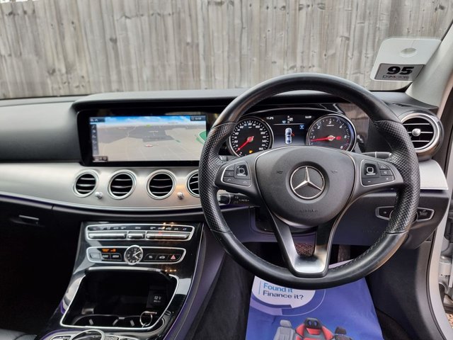 2018 MERCEDES-BENZ E-CLASS 2.0 E220d SE Saloon 4dr Diesel G-Tronic+ Euro 6 (s/s) (194 ps) - Photo 12