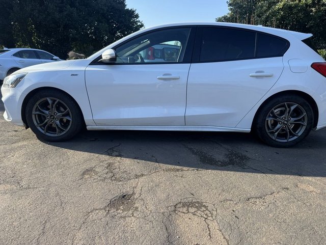 2019 Ford Focus 1L St-Line 5dr - Photo 4
