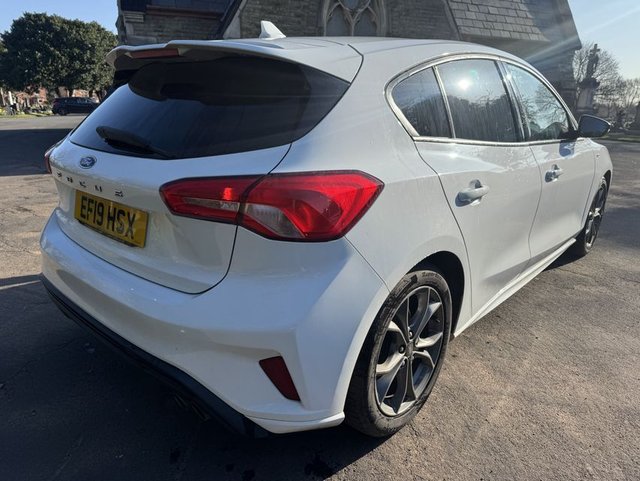 2019 Ford Focus 1L St-Line 5dr - Photo 9