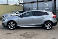 USED 2017 17 VOLVO V40 CROSS COUNTRY 2.0 D2 Pro Hatchback 5dr Diesel Manual Euro 6 (s/s) (120 ps) - SAT NAV - HEATED LEATHER - P/SENSORS - BLUETOOTH - CRUISE - DAB RADIO