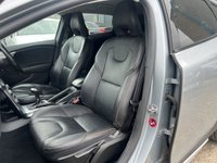 USED 2017 17 VOLVO V40 CROSS COUNTRY 2.0 D2 Pro Hatchback 5dr Diesel Manual Euro 6 (s/s) (120 ps) - SAT NAV - HEATED LEATHER - P/SENSORS - BLUETOOTH - CRUISE - DAB RADIO
