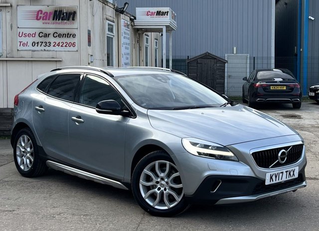 2017 VOLVO V40