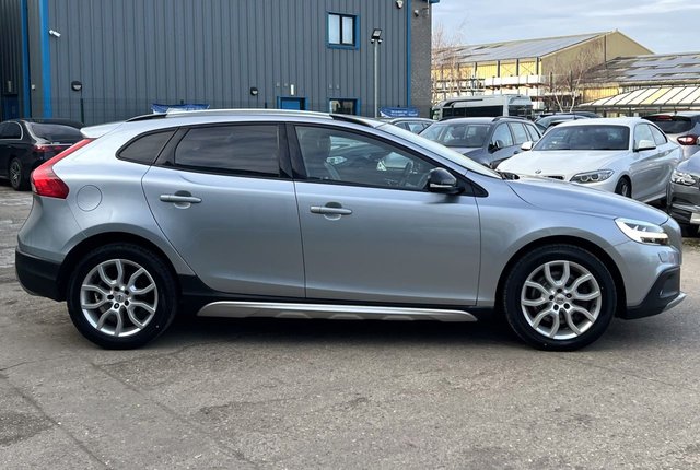 2017 VOLVO V40 CROSS COUNTRY 2.0 D2 Pro Hatchback 5dr Diesel Manual Euro 6 (s/s) (120 ps) - Photo 7
