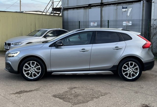 2017 VOLVO V40 CROSS COUNTRY 2.0 D2 Pro Hatchback 5dr Diesel Manual Euro 6 (s/s) (120 ps) - Photo 8